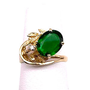 Vintage 10K Yellow Gold Women's Ring With Large Green Stone  Size 7.5